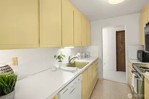 7 Highland Dr, Seattle, WA 98109 - Photo 8