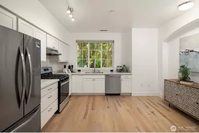 18247 NE 96th Way #104, Redmond, WA 98052 - Photo 6