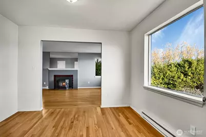 10742 Lakeside Avenue NE, Seattle, WA 98125 - Photo 8