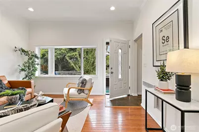 1913 E Spruce Street, Seattle, WA 98122 - Photo 2