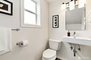 1913 E Spruce St, Seattle, WA 98122 - Photo 14