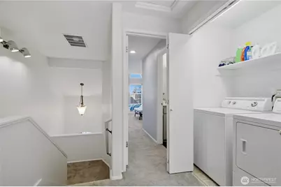 2401 N 65th Street, Seattle, WA 98103 - Photo 18