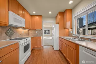 1339 E Village Ln, Bellingham, WA 98226 - Photo 10