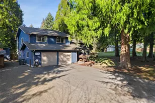 2234 NE Goldenrod Ave, Bremerton, WA 98311 - Photo 2