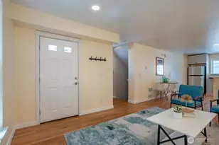 118 N 104th St, Seattle, WA 98133 - Photo 4