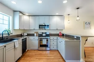 118 N 104th St, Seattle, WA 98133 - Photo 16