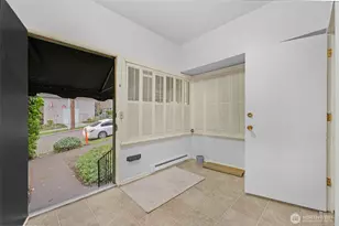 708 Warren Ave N, Seattle, WA 98109 - Photo 4