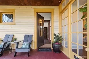 5027 8th Ave NE, Seattle, WA 98105 - Photo 2