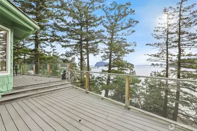 736 Tillamuk Drive, La Conner, WA 98257 - Photo 10