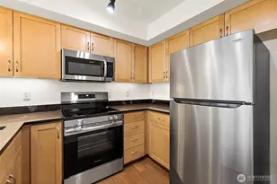 827 Hiawatha Pl S, Seattle, WA 98144 - Photo 8