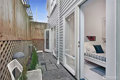 410 Malden Avenue E #B, Seattle, WA 98112 - Photo 30