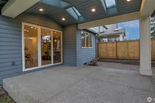 21801 SE 1st St, Sammamish, WA 98074 - Photo 14