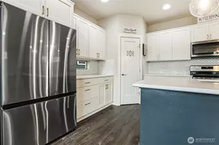 281 SW 97th Pl, Seattle, WA 98106 - Photo 8