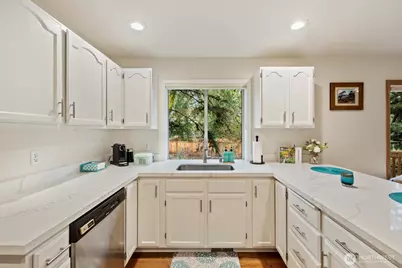 2710 NE 105th Street, Seattle, WA 98125 - Photo 10