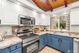 5503 E Collins Rd, Port Orchard, WA 98366 - Photo 14