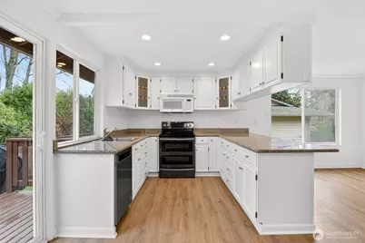 531 221st Street SW, Bothell, WA 98021 - Photo 6