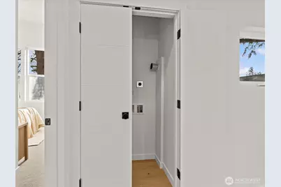 12834 Ashworth Avenue N, Seattle, WA 98133 - Photo 20