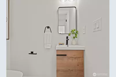 12834 Ashworth Avenue N, Seattle, WA 98133 - Photo 6