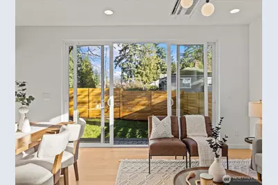 12834 Ashworth Avenue N, Seattle, WA 98133 - Photo 16