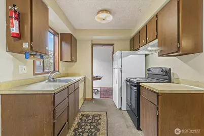 9256 Interlake Avenue N, Seattle, WA 98103 - Photo 28