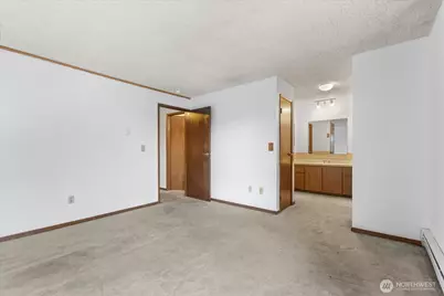 9256 Interlake Avenue N, Seattle, WA 98103 - Photo 14