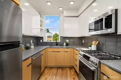 7439 Latona Avenue NE, Seattle, WA 98115 - Photo 8