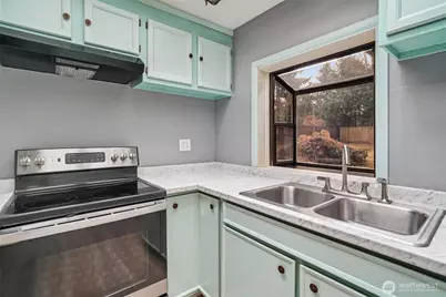 17205 Spruce Way, Lynnwood, WA 98037 - Photo 14