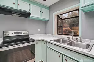 17205 Spruce Way, Lynnwood, WA 98037 - Photo 14