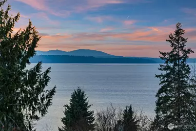 7819 175th Street SW, Edmonds, WA 98026 - Photo 2