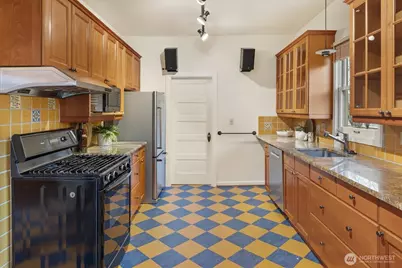 2310 N 65th Street, Seattle, WA 98103 - Photo 2