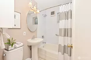 8222 38th Ave NE, Seattle, WA 98115 - Photo 16