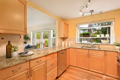 8222 38th Avenue NE, Seattle, WA 98115 - Photo 12