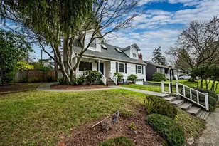 8222 38th Ave NE, Seattle, WA 98115 - Photo 2