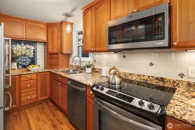 16042 Lake Hills Boulevard, Bellevue, WA 98008 - Photo 8