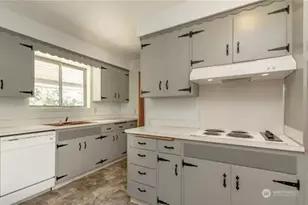 710 Roe St, Steilacoom, WA 98388 - Photo 10