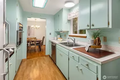 19222 38th Place NE, Lake Forest Park, WA 98155 - Photo 16