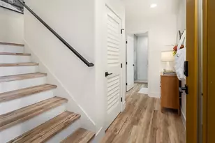 2113 6th Ave W, Seattle, WA 98119 - Photo 4