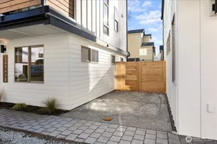 12044 Hiram Pl NE, Seattle, WA 98125 - Photo 20