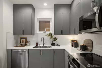 1827 14th Avenue #B, Seattle, WA 98122 - Photo 6