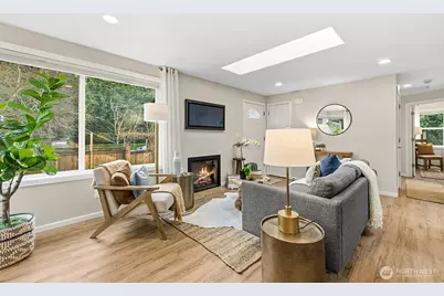 10731 Dayton Avenue N, Seattle, WA 98133 - Photo 8