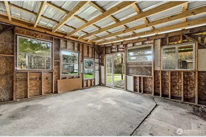 10731 Dayton Avenue N, Seattle, WA 98133 - Photo 22