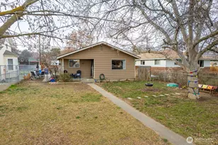 247 NW D St, Ephrata, WA 98823 - Photo 2