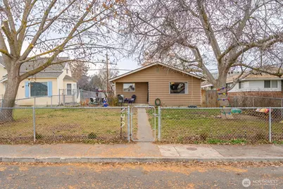 247 NW D Street, Ephrata, WA 98823 - Photo 1