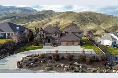 1918 Broadview, Wenatchee, WA 98801 - Photo 2