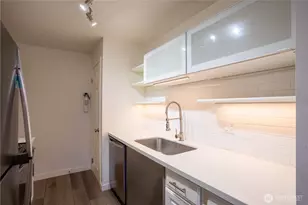 12230 SE 60th St, Bellevue, WA 98006 - Photo 10