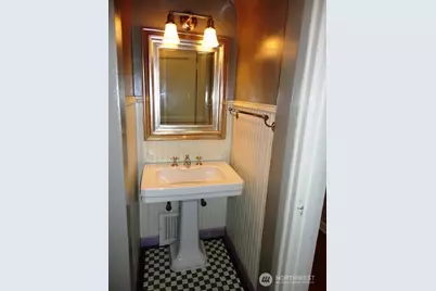 8023 18th Avenue NE, Seattle, WA 98115 - Photo 10