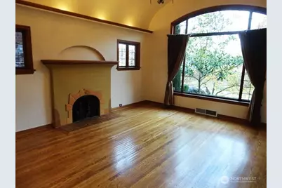 8023 18th Avenue NE, Seattle, WA 98115 - Photo 2