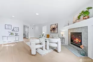 24823 SE 19th St, Sammamish, WA 98075 - Photo 4