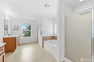 24823 SE 19th St, Sammamish, WA 98075 - Photo 22