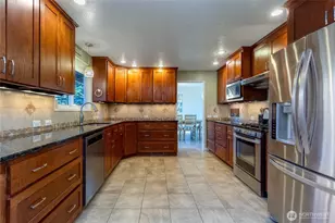 377 SE Highland Park Dr, College Place, WA 99324 - Photo 10